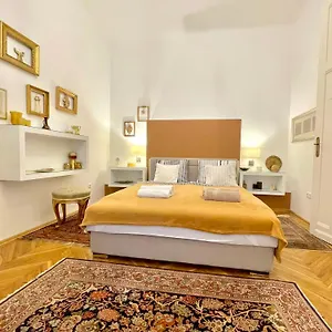  Apartment Gold Pearl 2 At St Stephen' S Basilica Hungary